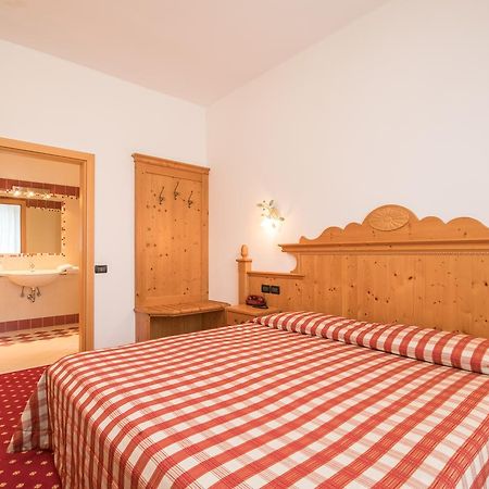 Hotel Daniela Levico Terme Exterior photo