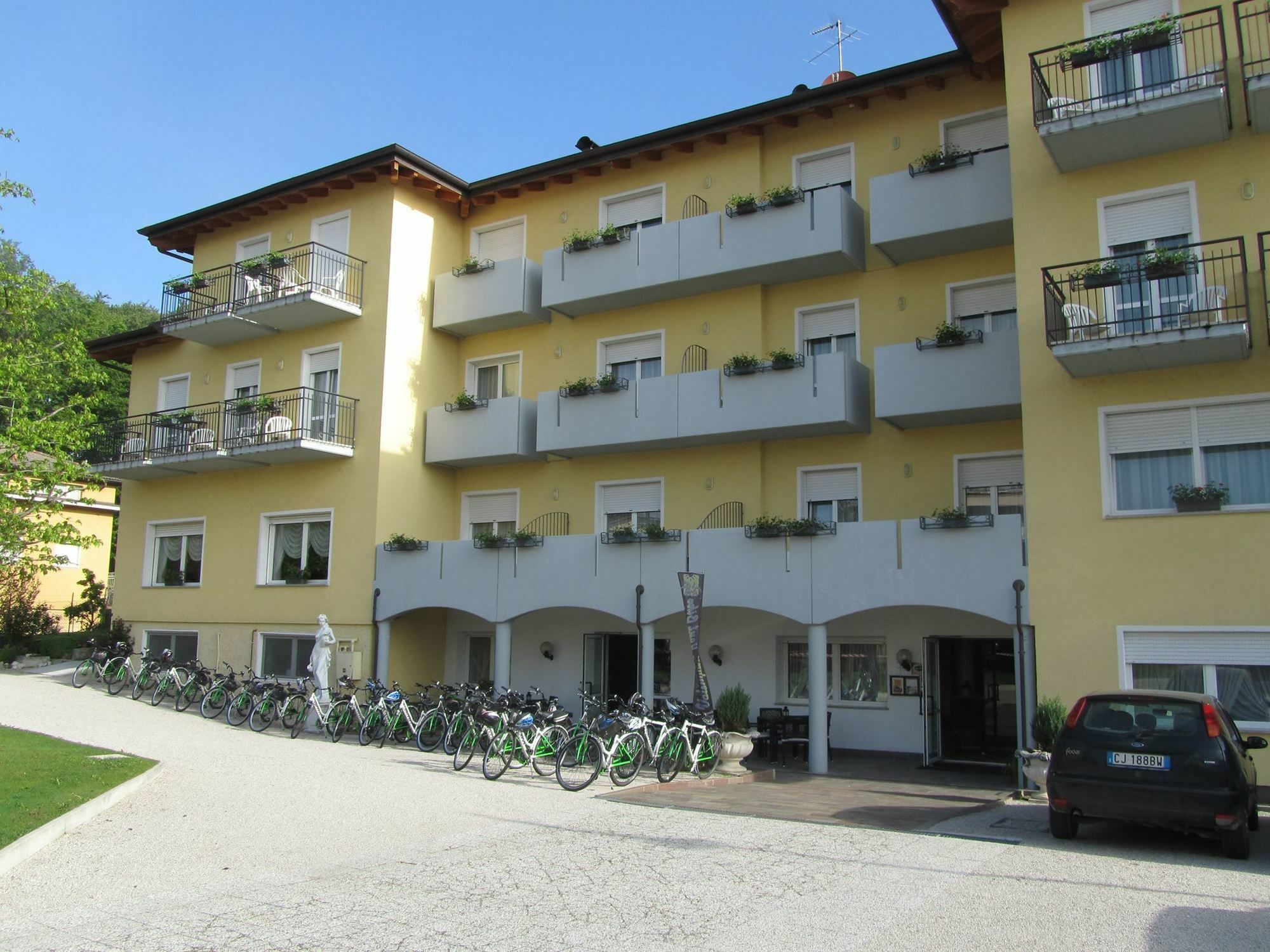 Hotel Daniela Levico Terme Exterior photo